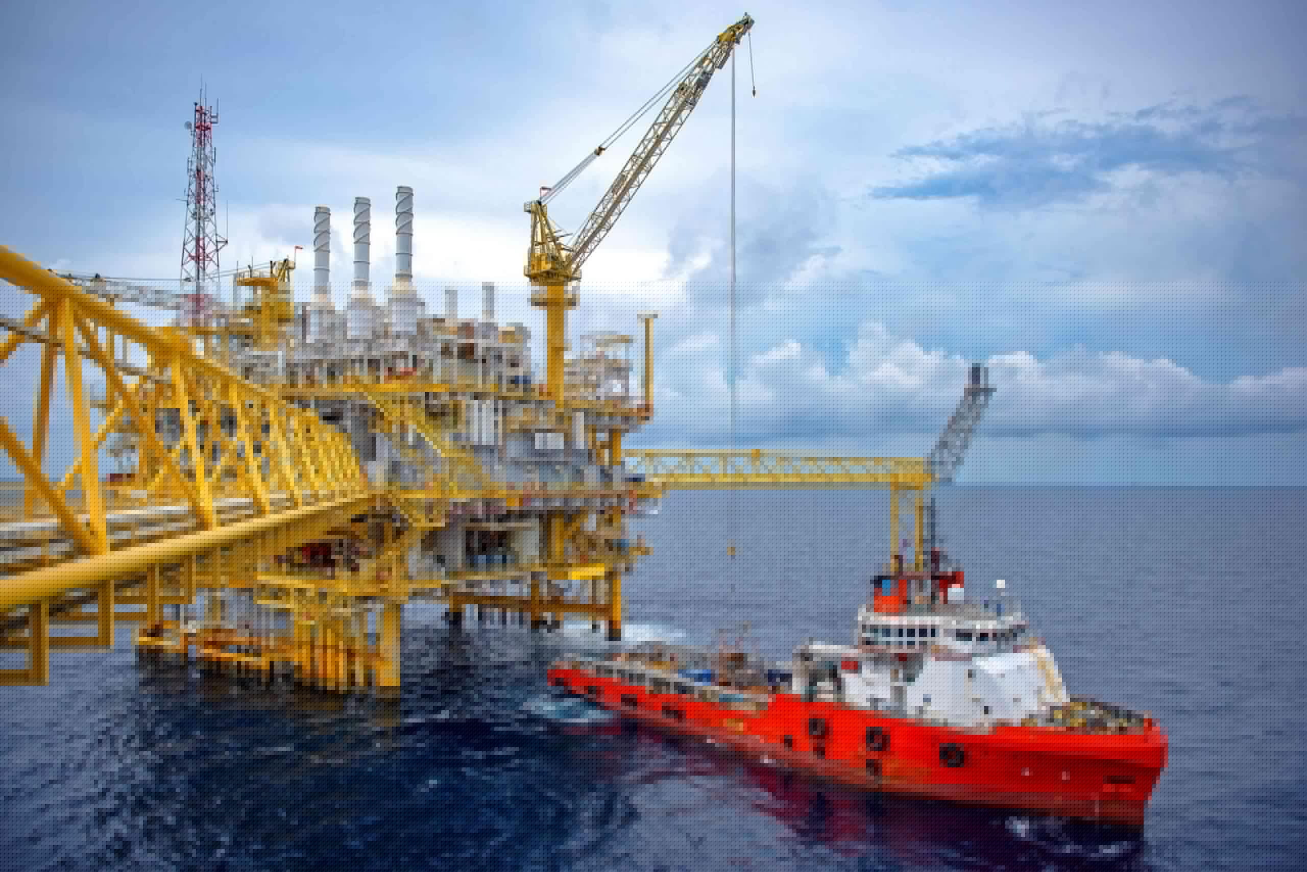 Petróleo supera US$ 90 pela primeira vez no mês com indefinição sobre liberação de Hormuz