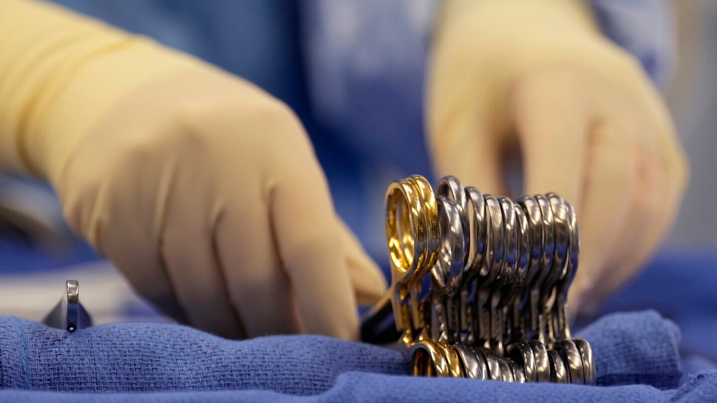 Acquiring less-than-perfect goods like refurbished electronics, returned clothes, or scratch-n-dent furniture can be a great way for consumers to maximize value. Medicare thinks you should be able to do the same with organ transplants [Interesting]