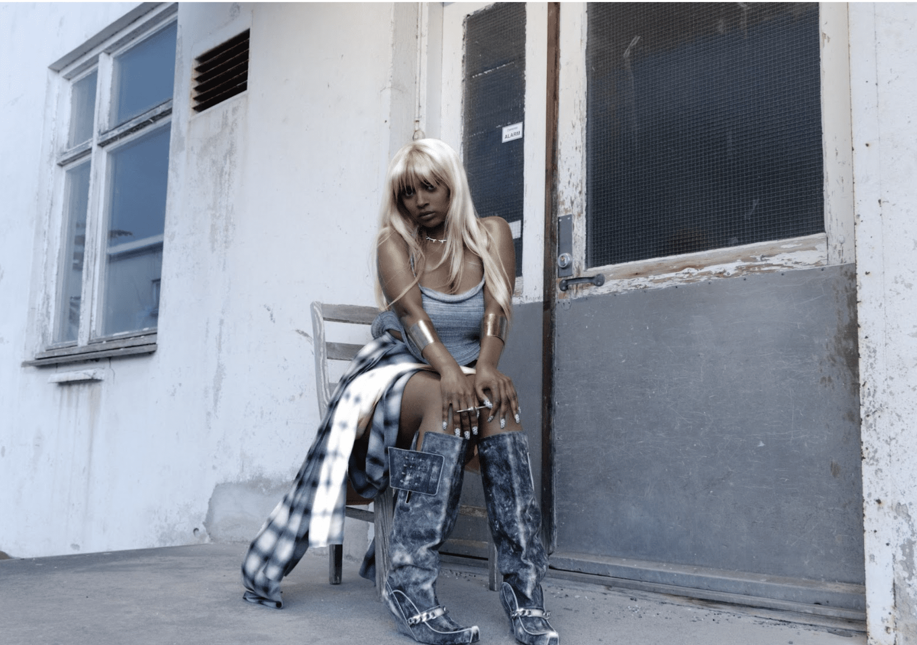 Swank Mami Evokes Turn-Of-The-Millennia Euro-Pop On ‘PLZ’