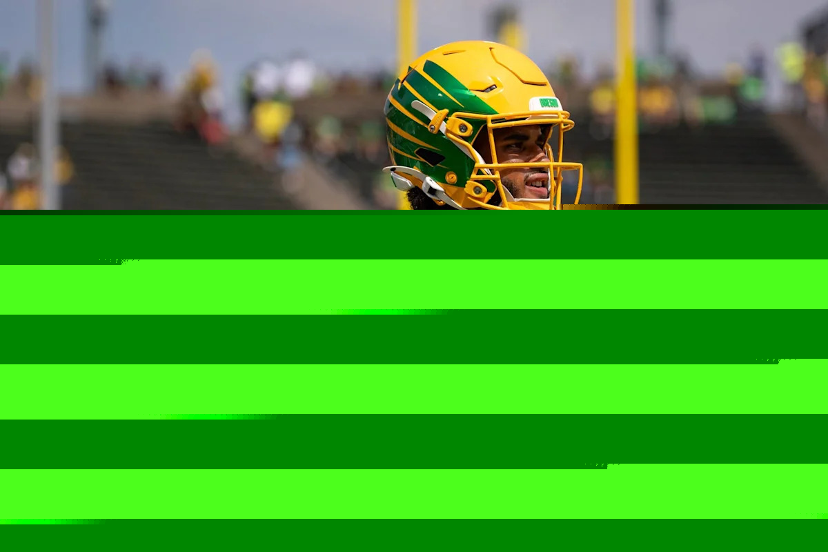 Oregon QB Dante Moore predicted to win Heisman Trophy, earn No. 1 pick