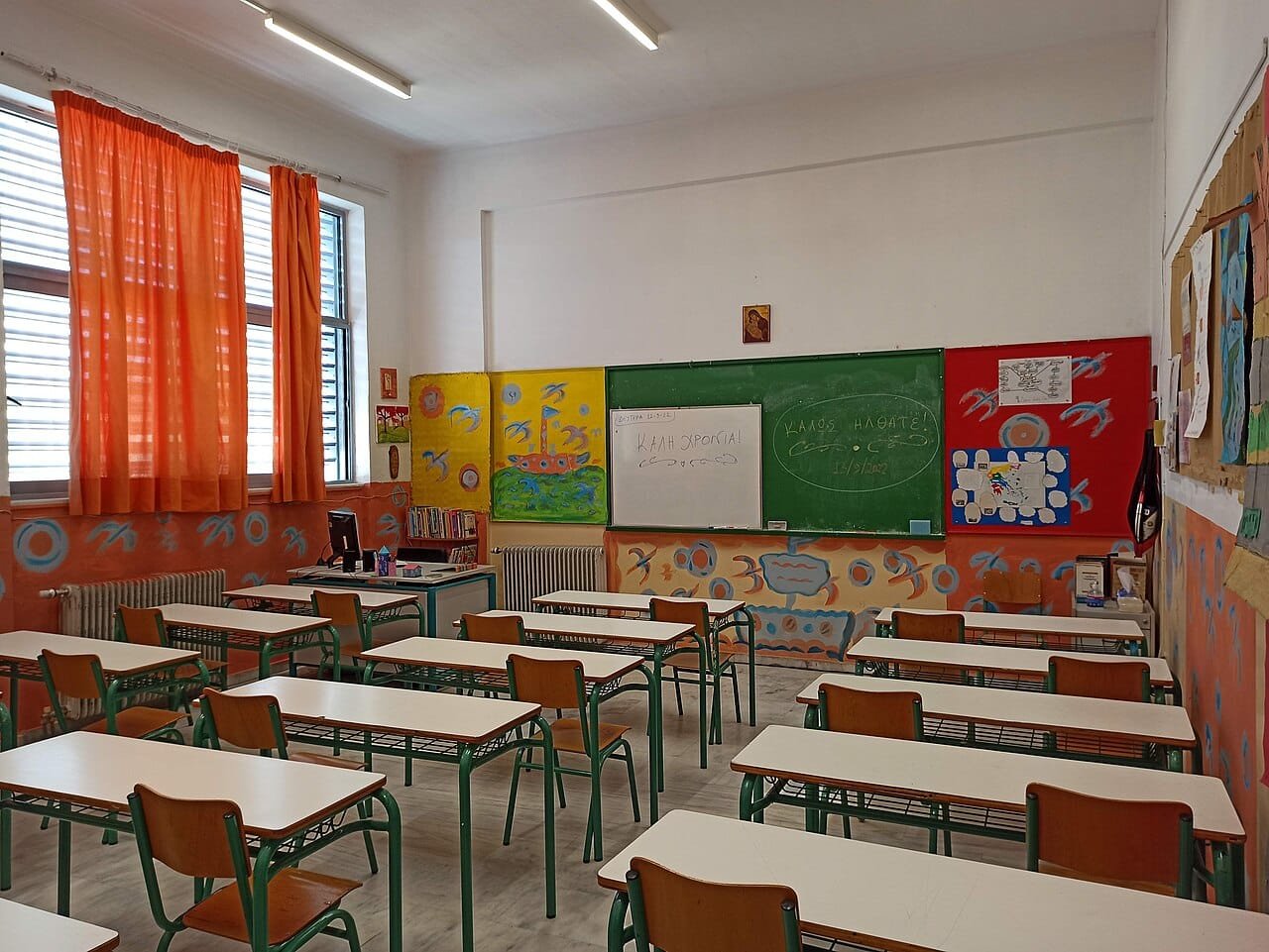 Learning Gaps and Inequality Persist in Greece’s Education System, Report Finds