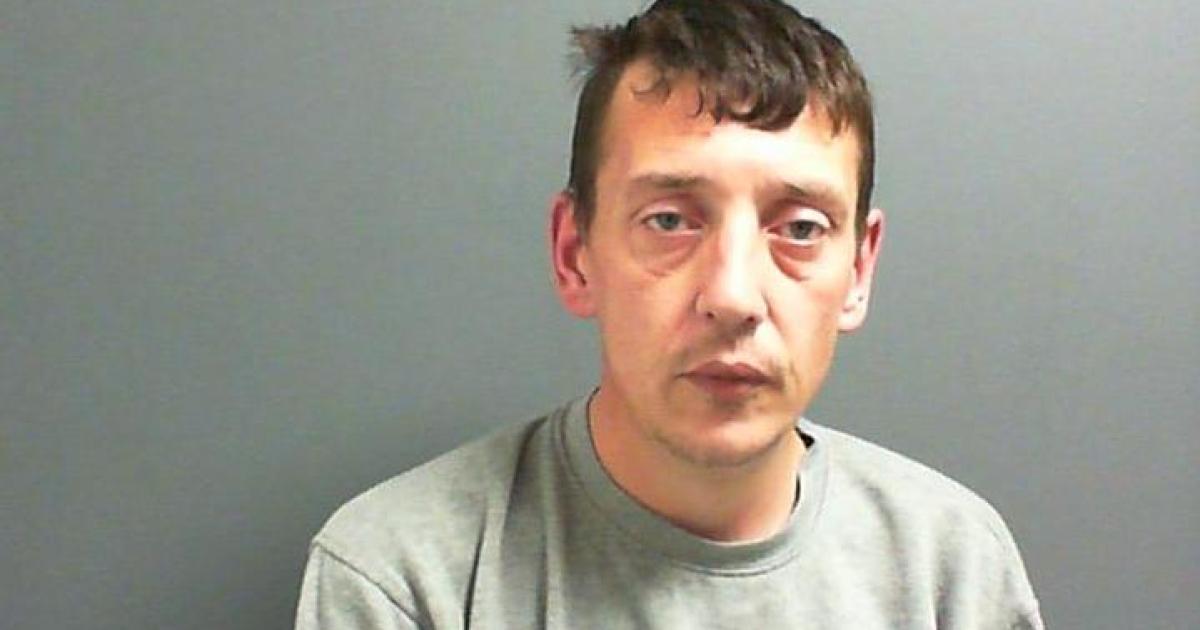 Thief sprayed York shopworker with aerosol and threatened to set him on fire