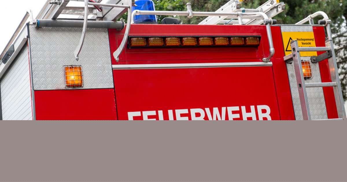 Auto fing in Jerzens Feuer: Besitzer zog Wagen mit Traktor aus Garage