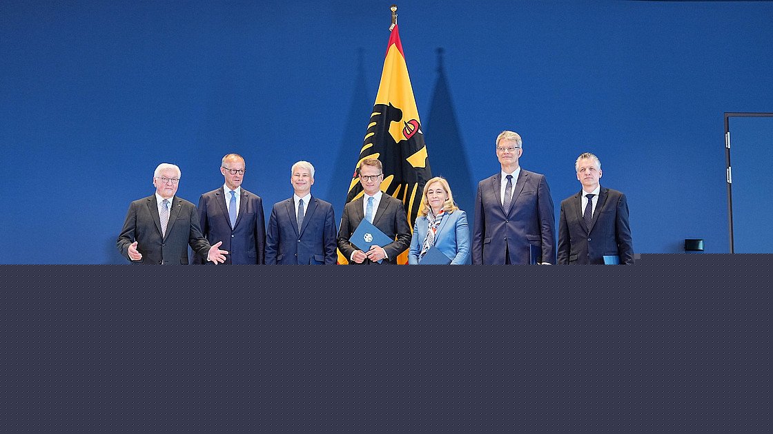 Staatsrechtler zur aufgeschobenen Ministervereidigung: "Merz handelt verfassungswidrig"