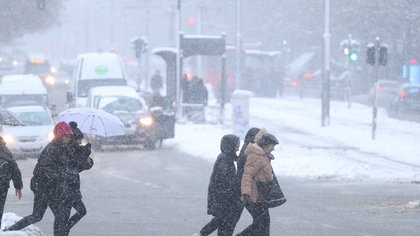 RHMZ JE UPRAVO OBJAVIO NOVO UPOZORENJE, VEČERAS SE SVE MENJA! Padamo u MINUS, ponovo će ZAVEVAJETI, a taman kad pomislimo da je snegu kraj stiže UŽASNA pojava