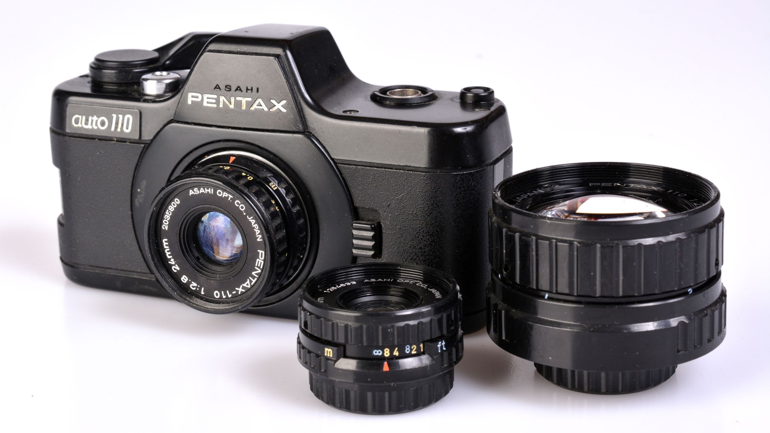 The world’s smallest interchangeable lens camera is a tiny mechanical masterpiece