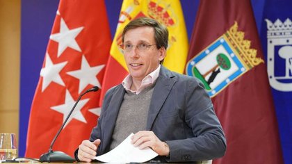 Almeida responde a Puente tras su alegato en el Senado: “Que se lo diga a las víctimas y dimita"