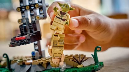 Train with Yoda and LEGO with the New Star Wars SMART Play Set
