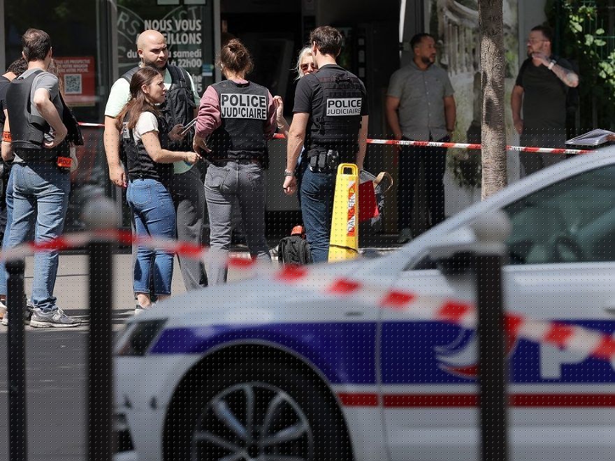 Three women, one pregnant, injured in Paris knife attack