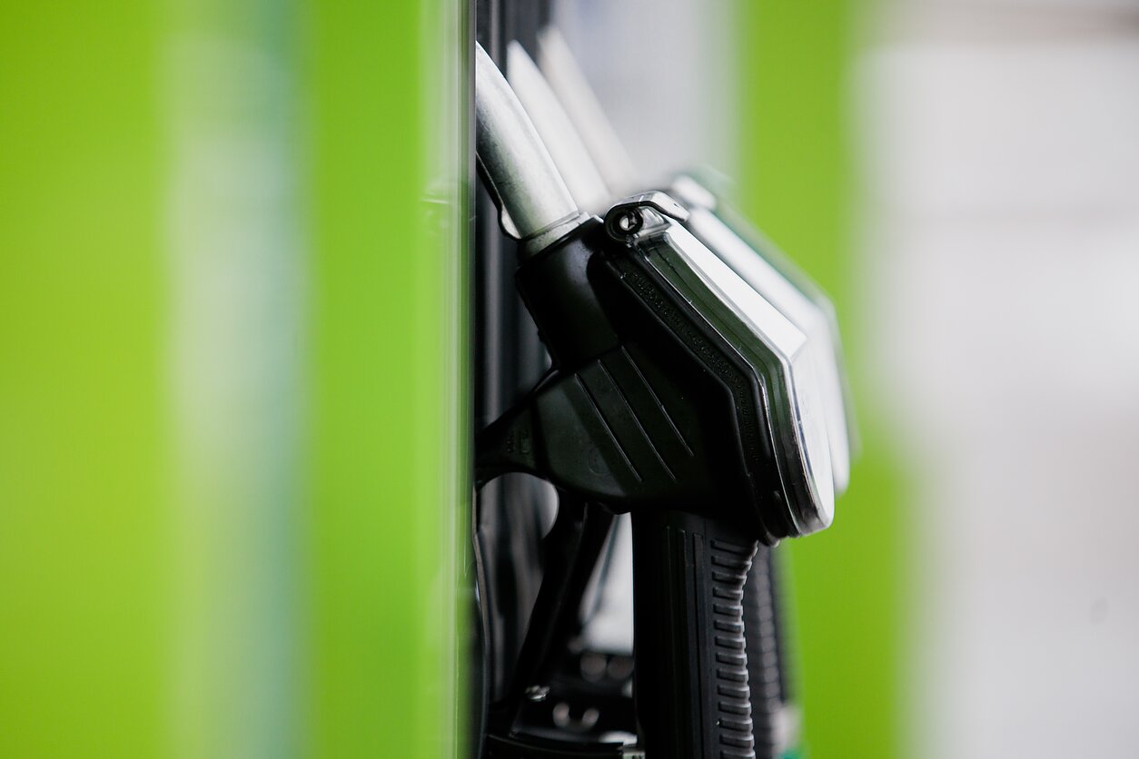 LEA: penktadienį visų degalų kainos toliau mažėjo