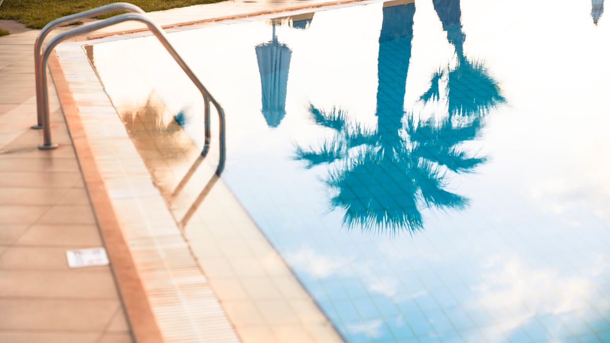 Spanien: Dutzende Urlauber bei Vorfall am Hotel-Pool vergiftet