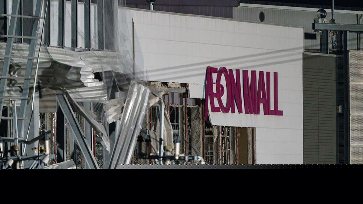 Two workers killed in blast after re-entering quake-hit Japan mall on boss' order