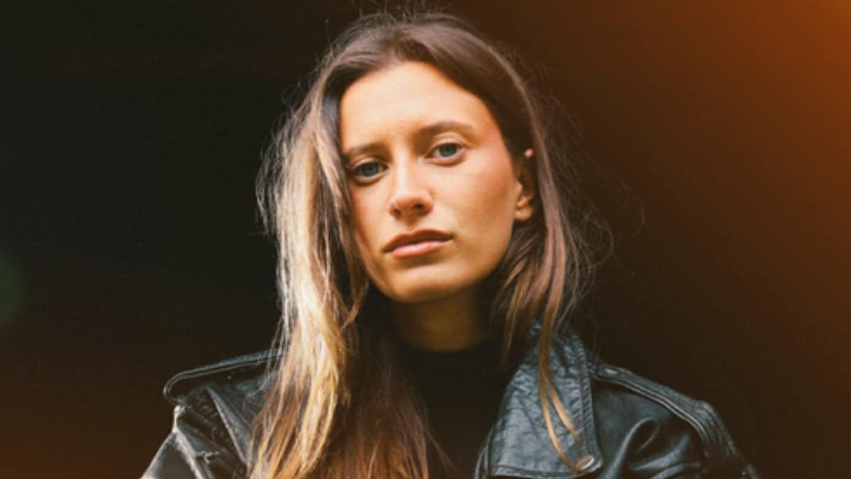 Review: Nora.’s debut EP ‘Just Words’ is a sharp, on-point Pop/Country look at life in your twenties