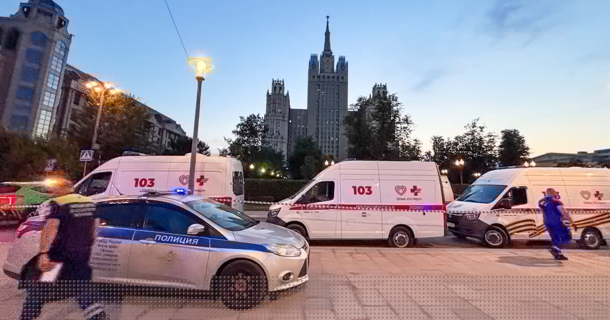 Bomber among three killed in Moscow restaurant explosion, Russian officials say