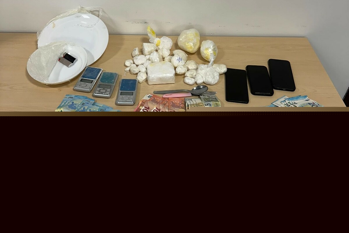 Maxi operazione antidroga tra Riviera ed entroterra: arrestato un 18enne, sequestrati 800 grammi di cocaina e 6mila euro