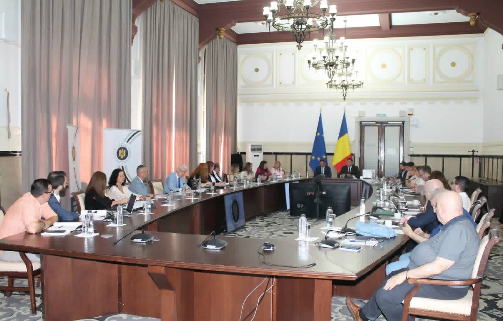 Președintele Autorității Electorale Permanente, Adrian Țuțuianu, s-a întâlnit cu reprezentanții partidelor politice parlamentare și ai grupurilor