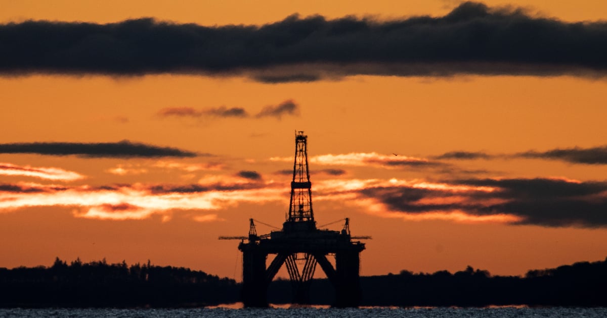 Oil prices jump to 100 dollars a barrel after Red Sea shipping attacks