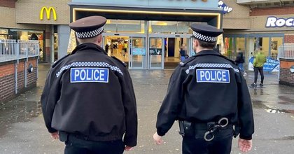 Police officers 'sprayed with fire extinguisher' chasing moped theft suspects