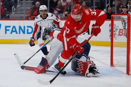 Red Wings rally for point but fall in shootout on Kane’s big night