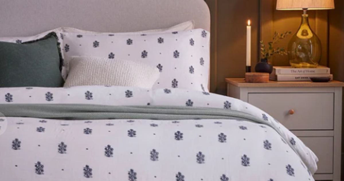 Embroidered bedding set hailed the 'epitome of luxury' reduced from £50 to £20