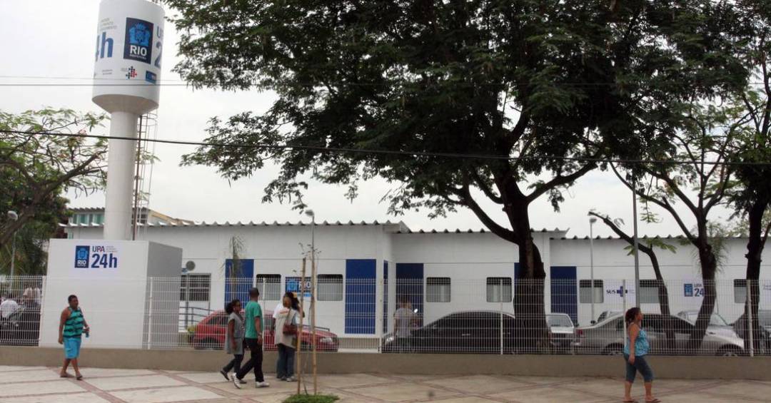 Criminosos armados invadem UPA no Rio e confundem pacientes com rivais