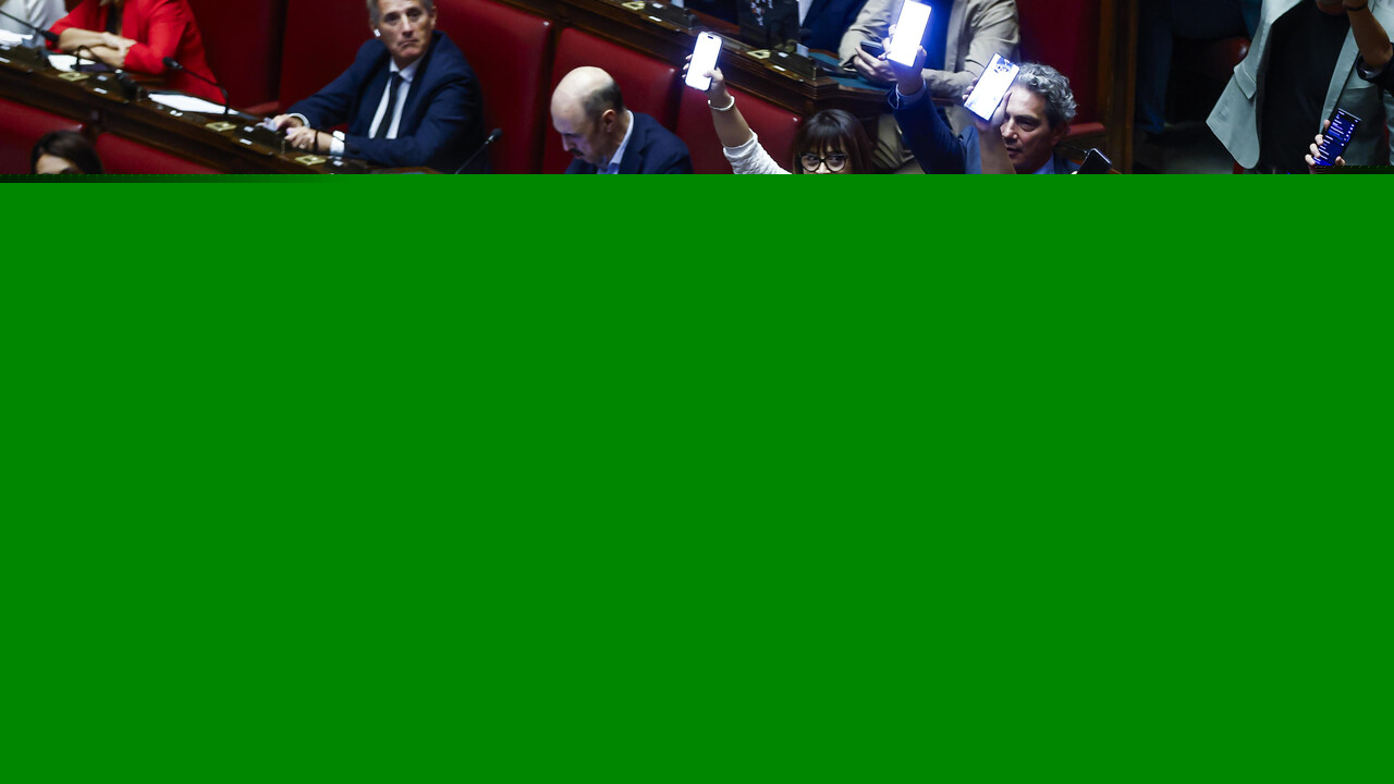 La Camera nega l'acquisizione delle chat di Delmastro. Tensione in Aula, urla e proteste