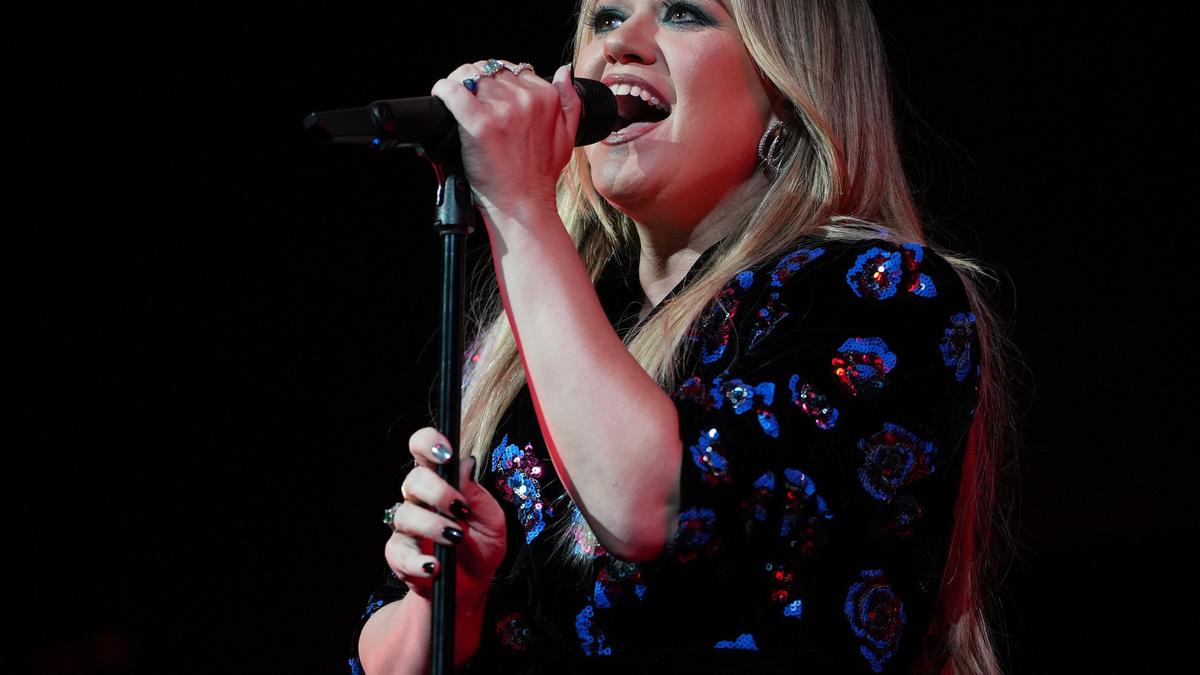 Kelly Clarkson says she once had to break up with the same person twice