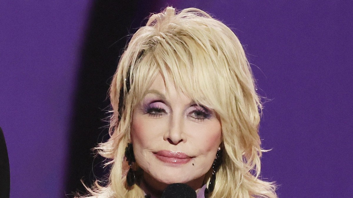 Dolly Parton fans left concerned as singer is forced to skip another big event amid 'health challenges'