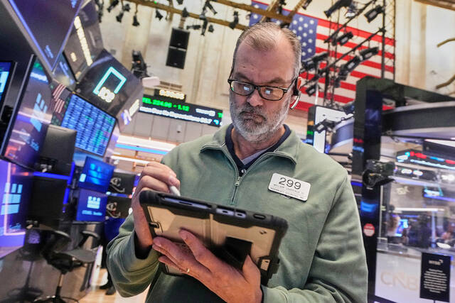 U.S. stocks drift as gold’s price keeps ripping higher