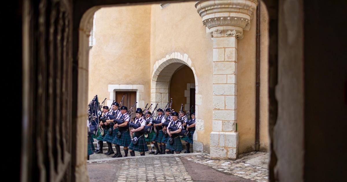 Popular pipe band calendar launched for another year