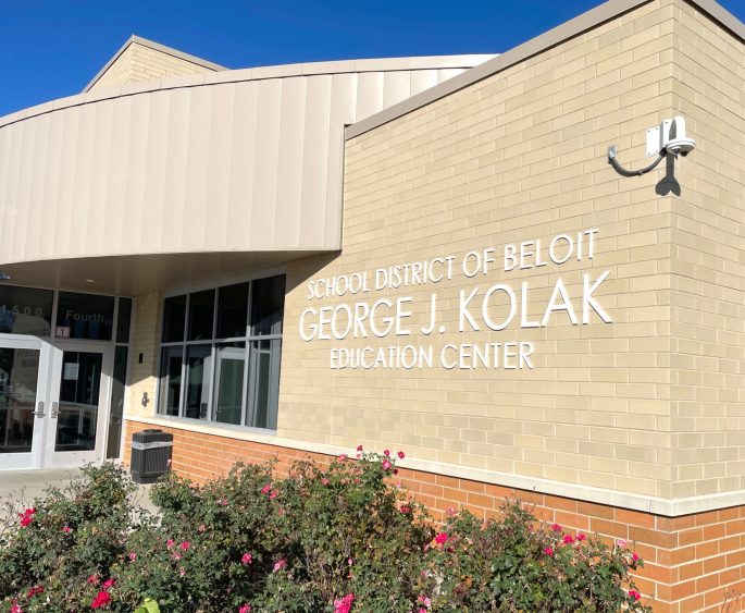 Beloit superintendent highlights efforts to scale back classroom technology use