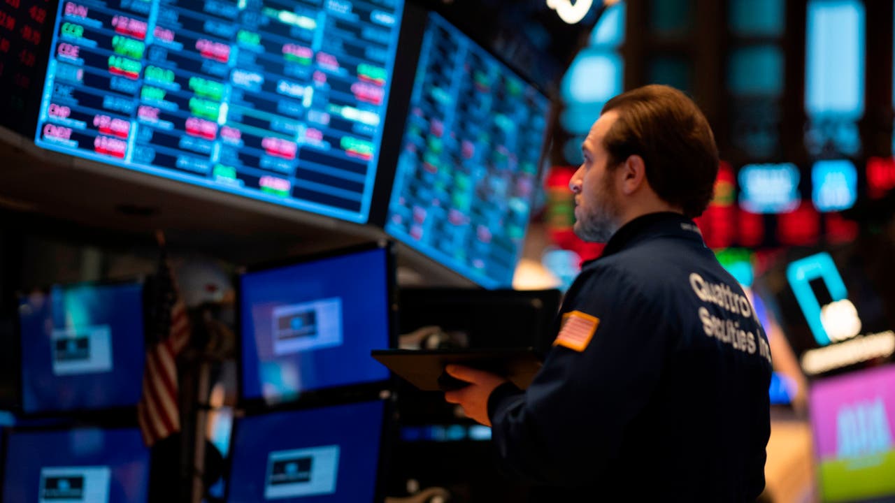 Dow Jones sinks 1,200 points as coronavirus worries deepen