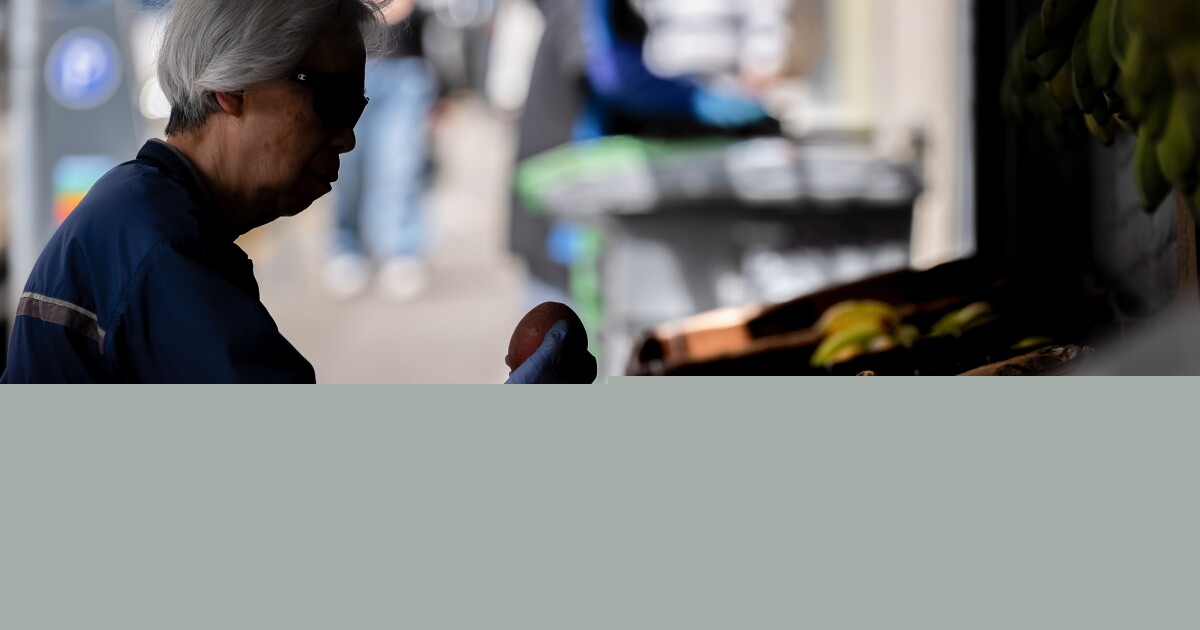 Inflation expectations fall in key Fed survey