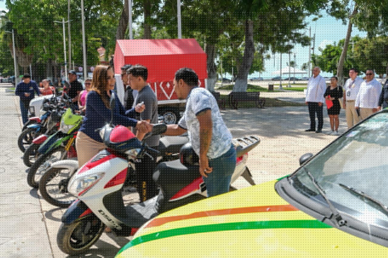 Devuelve Mara Lezama en Chetumal nueve vehículos robados; propietarios reciben GPS y condonación de gastos