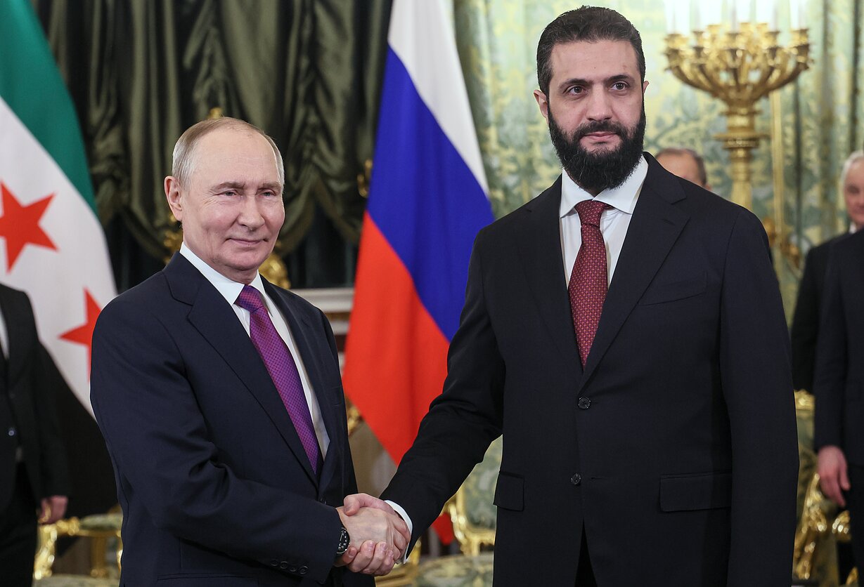 Rusijai siekiant susitarimo dėl karinių bazių, Sirijos lyderis susitiko su Putinu