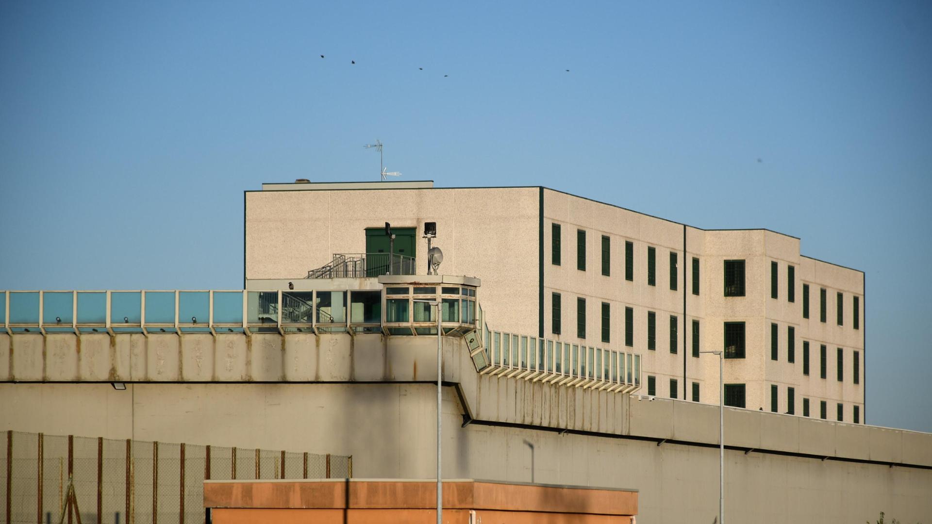 Violenza in carcere: un detenuto si ribella e manda in ospedale 4 agenti