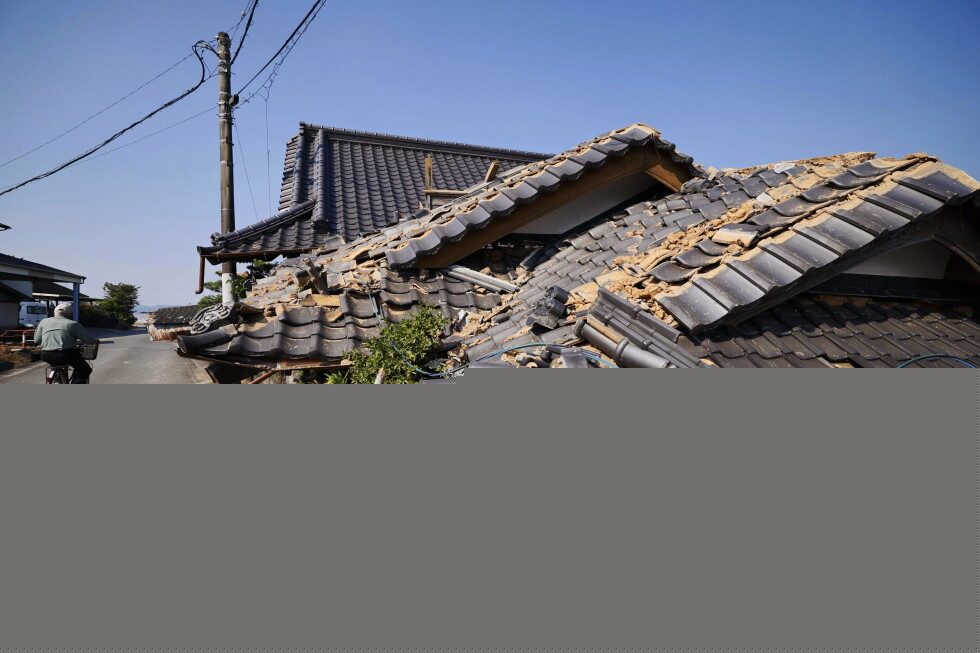 Prime minister visits quake-hit southern Japan as cleanup begins in intense heat