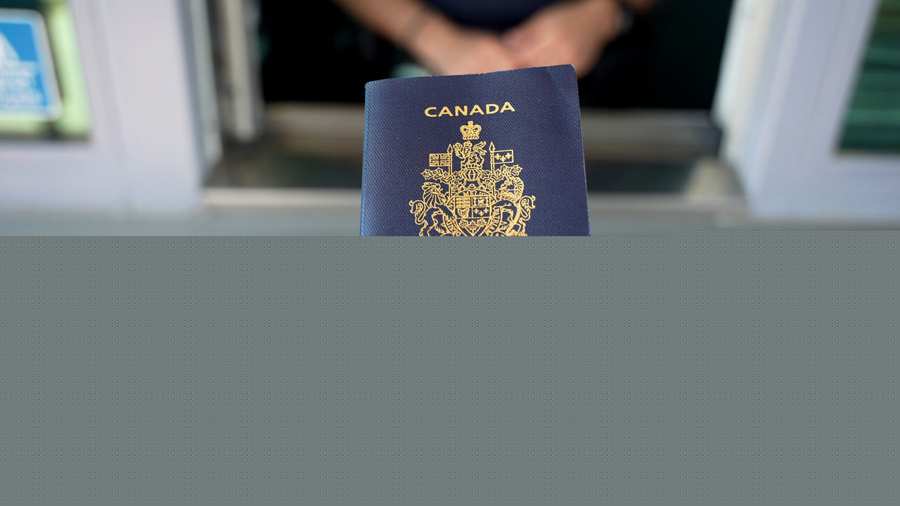 Online Canadian passport renewal service expands