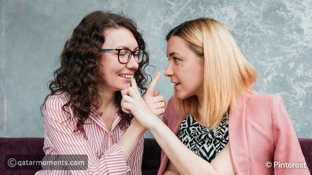 Never do these  rude things when dining with others