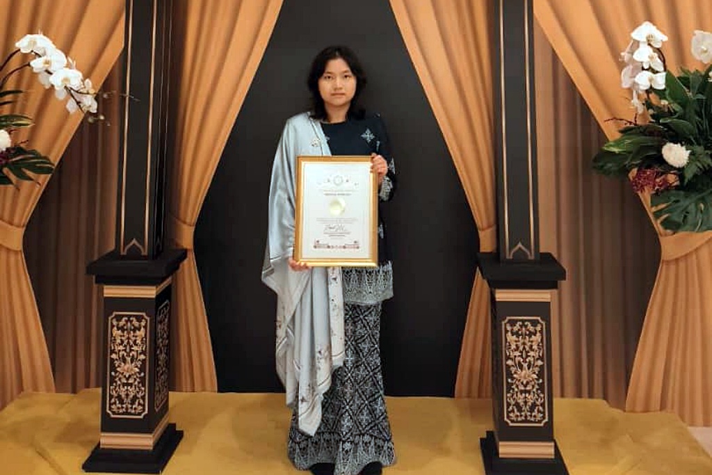 SMK Merbau’s Theodora Pei honoured with royal audience for global English excellence