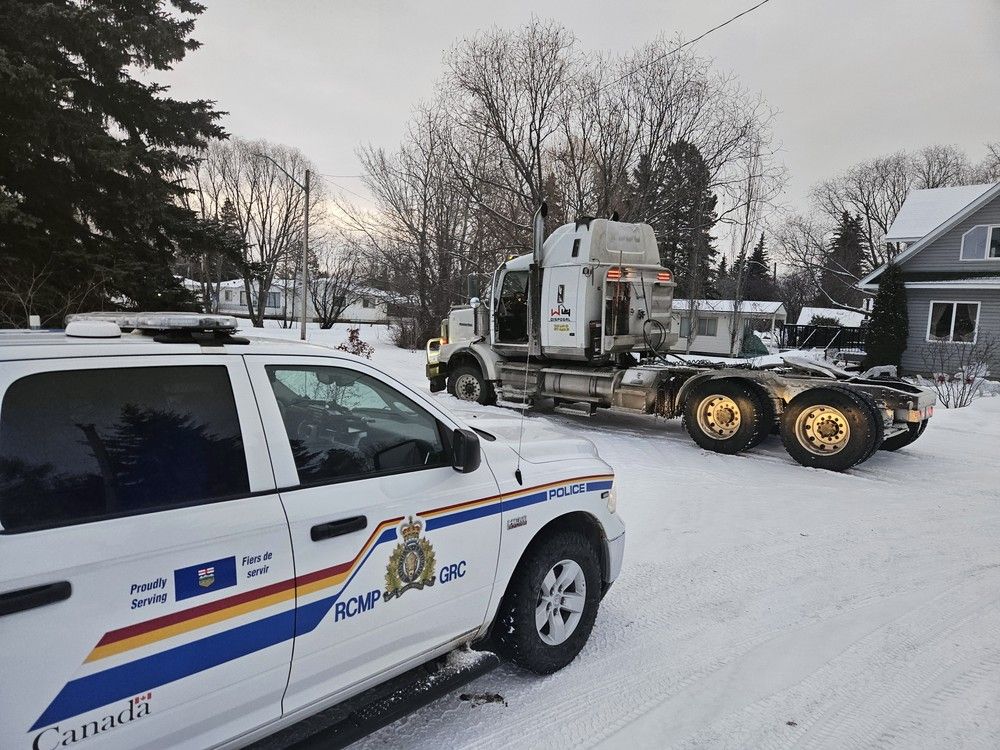 Police follow stolen semi-truck into Alberta Beach, arrest Edmonton man