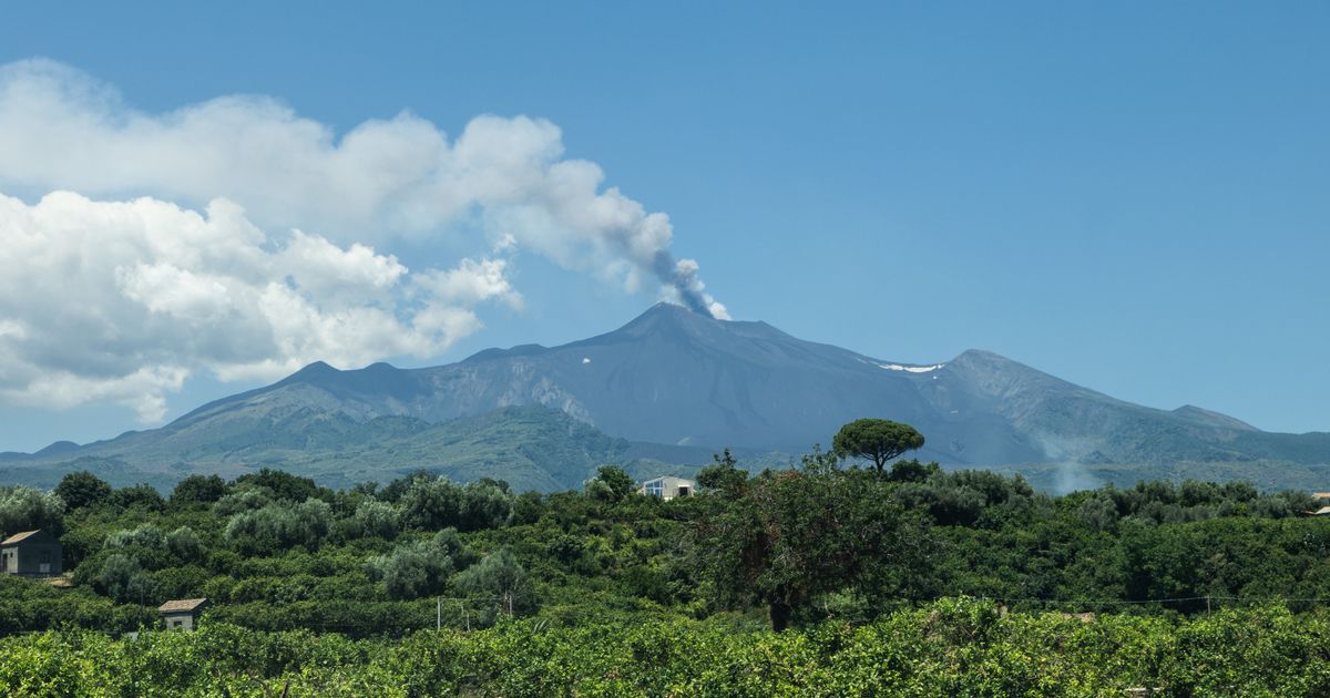ALARM Posle više od veka probudio se smrtonosni vulkan koji je za par minuta zbrisao 30.000 ljudi