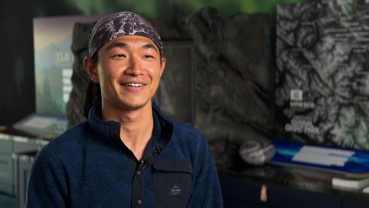 How a road trip detour to Tumbler Ridge led this tourist from Taiwan to a 100-million-year-old dinosaur track