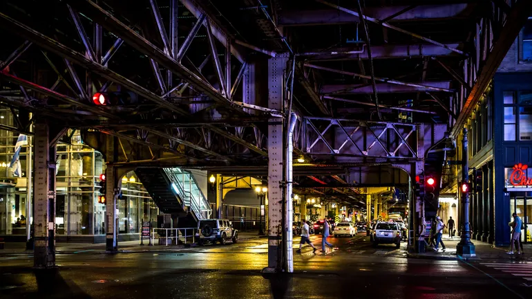 Accessible pedestrian signal rollout in Chicago ahead of targets, but technical gaps persist: report