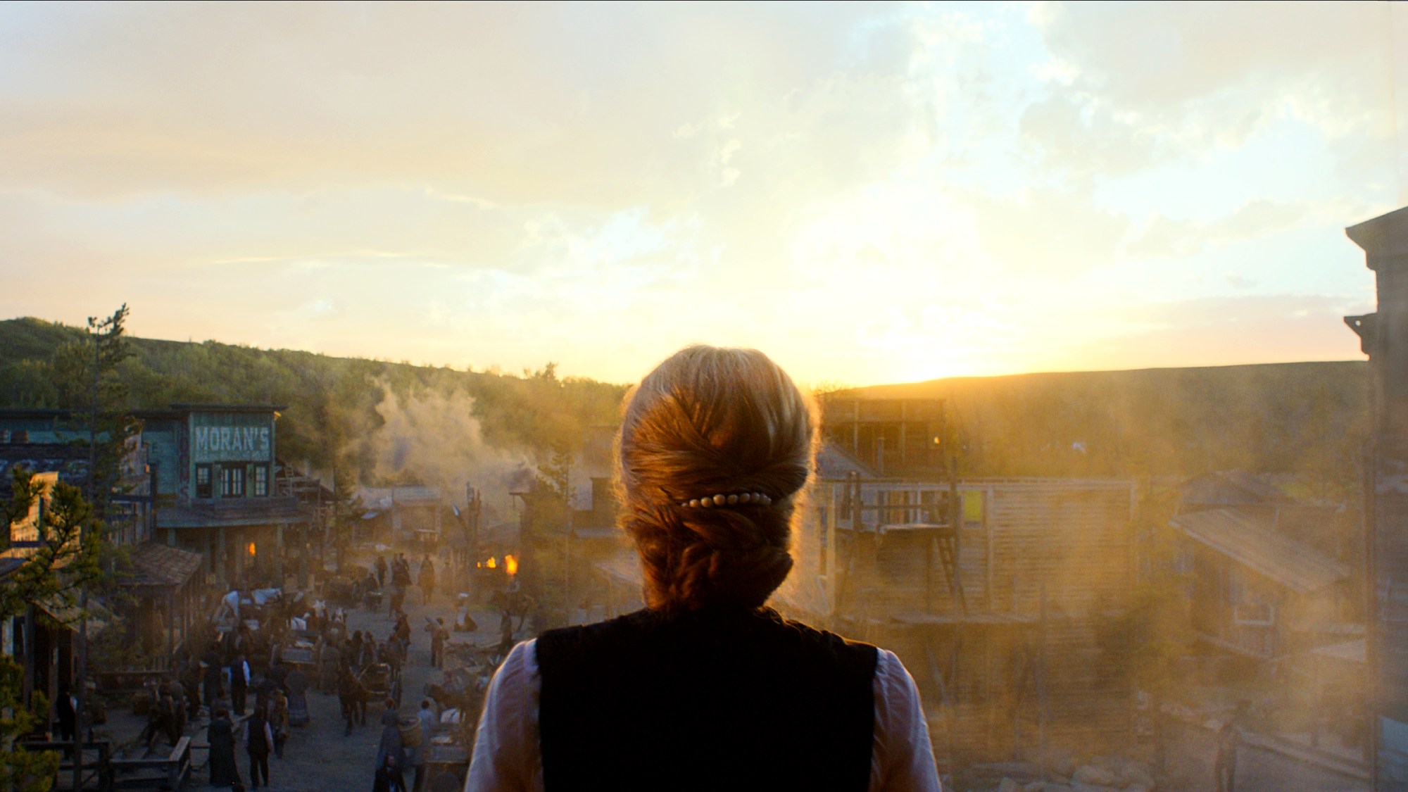 Major Sci-Fi & Fantasy Stars Unite in First Look at Netflix’s Exciting New Western Show (It Continues a Big Trend)