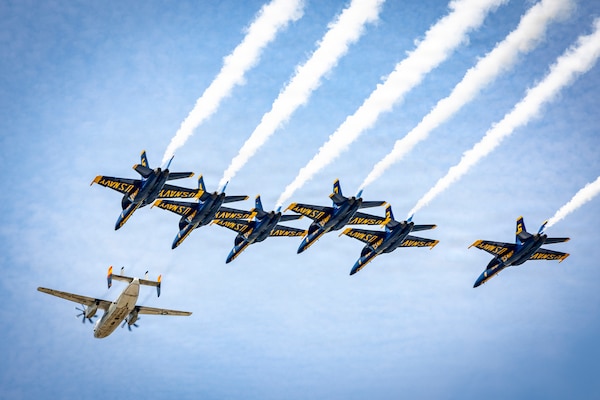C-2A Greyhound’s Six Decades of Service Ends with Landing at NAS Pensacola