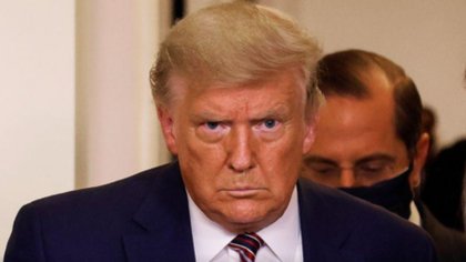 Trump Signals Talks but Warns of Force as U.S.–Iran Tensions Edge Closer to Conflict