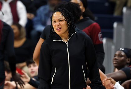 No. 3 South Carolina tops Auburn 81-51