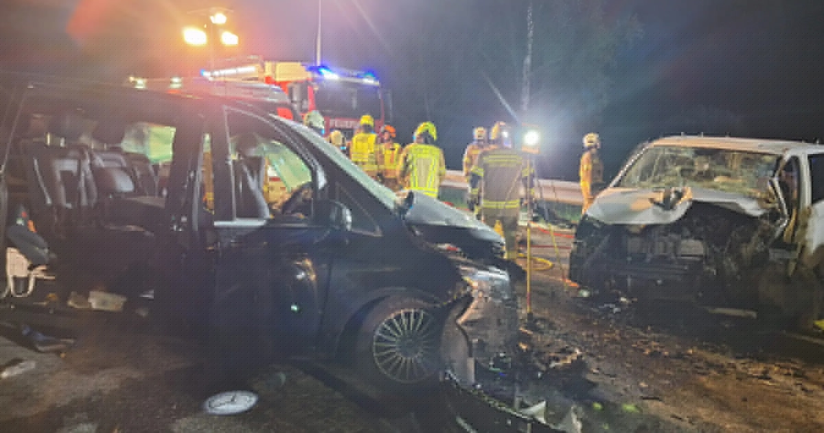 Schwerer Unfall - Kleinbusse zusammengeprallt: Ein Todesopfer