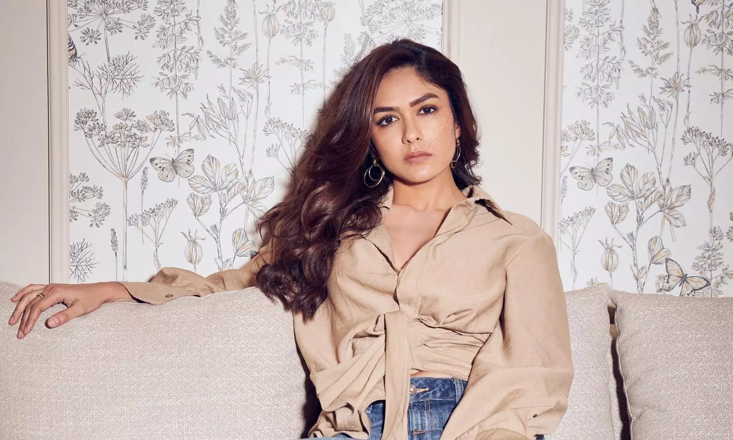 Mrunal Thakur Rubbishes Link-Up Rumours, Asks People to Relax